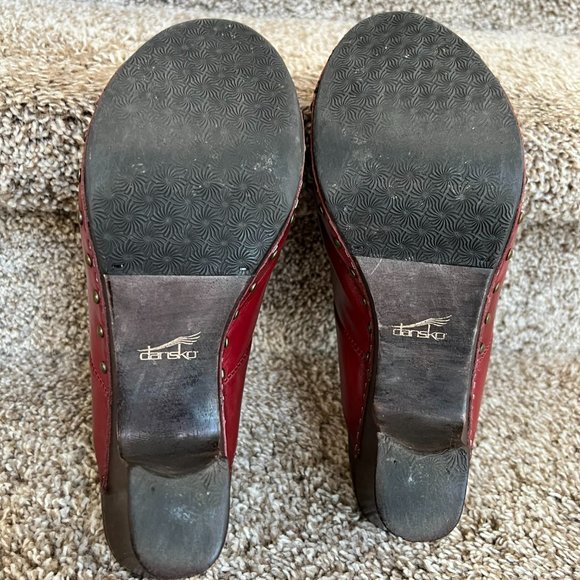 Dansko Women's Burgundy Leather Clogs. - Picture 10 of 12